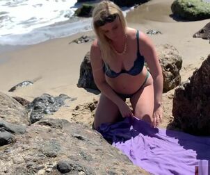 Sensual platinum-blonde sunbathing naked on the beach boinks